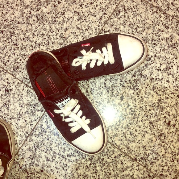 Levi’s shoe with comfortable padding on the inside - Picture 1 of 1